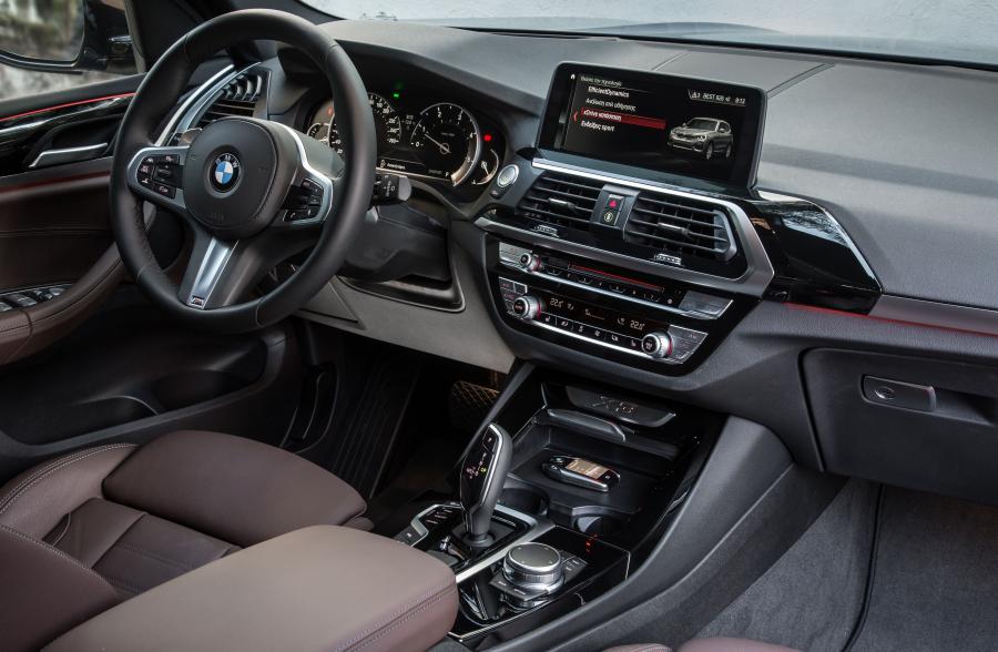 Интерьер BMW X3 xDrive20d xLine (G01) 2017 года  (WW) (фото 32 из 40)